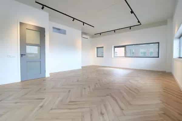 100m2 Kantoor Appartement te Huur Startup