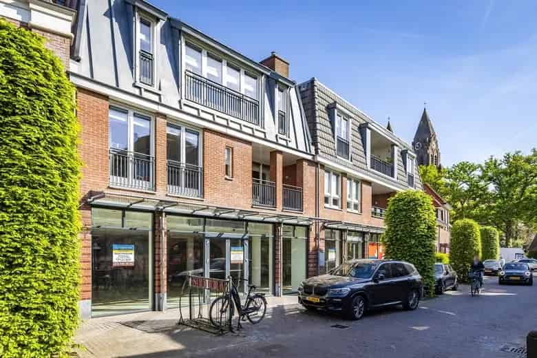 300 - 725 m2 Winkelruimte te Huur Laren Centrum