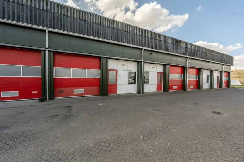 Bedrijfshal te Huur s Gravendeel 299m2 Direct Beschikbaar