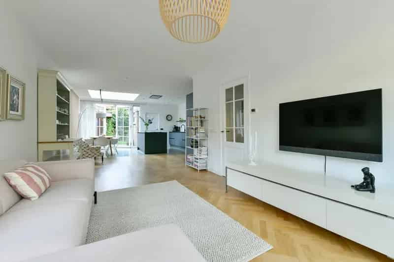 Jaren 30 woning Ouderkerk aan de Amstel 3 slaapkamers moderne keuken
