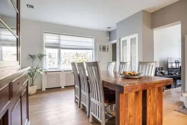 Apeldoornse Familievilla: 4 slaapkamers, 2 woonkamers, grote tuin