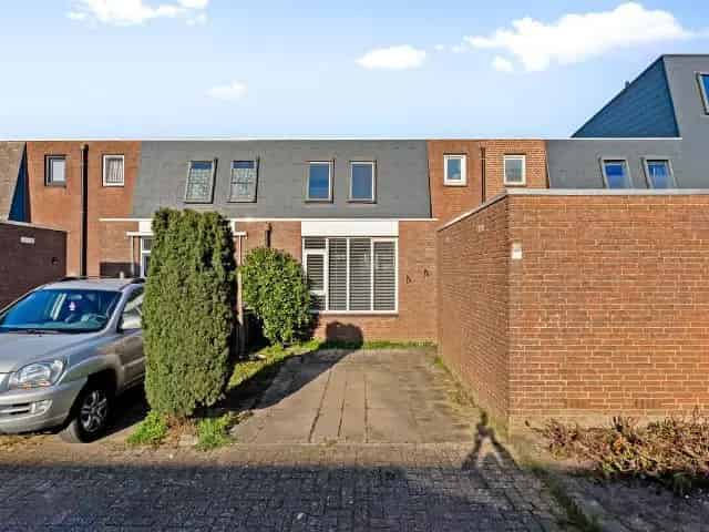 Lichte Tussenwoning te Lelystad 3 slaapkamers Vernieuwd Dak