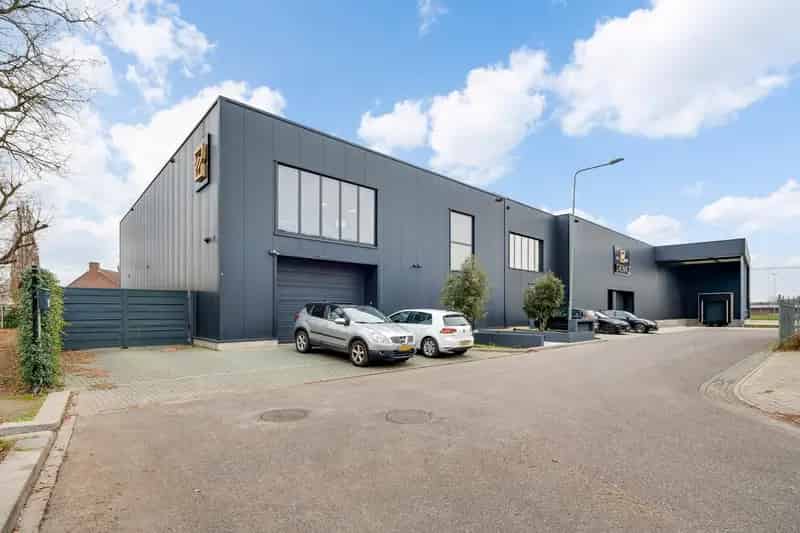 Bedrijfshal te koop Herten Kantoren Bedrijfshallen Loadingdock