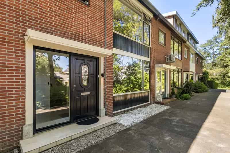 Huis te koop Vlaardingen: Ruime gezinswoning met duurzame voorzieningen