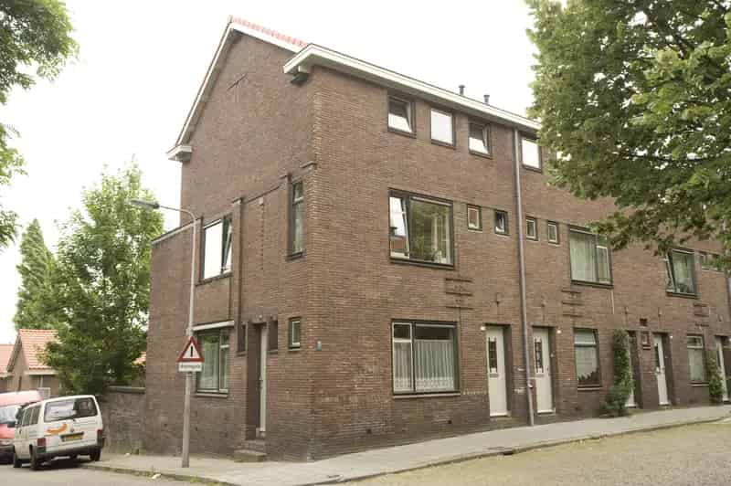 Ruime woning Klarendal nabij winkels en openbaar vervoer