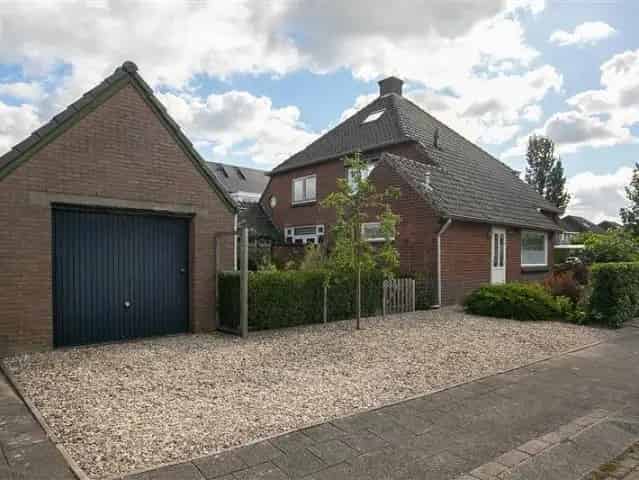 Jaren 30 woning Huissen: Zonnige tuin & garage