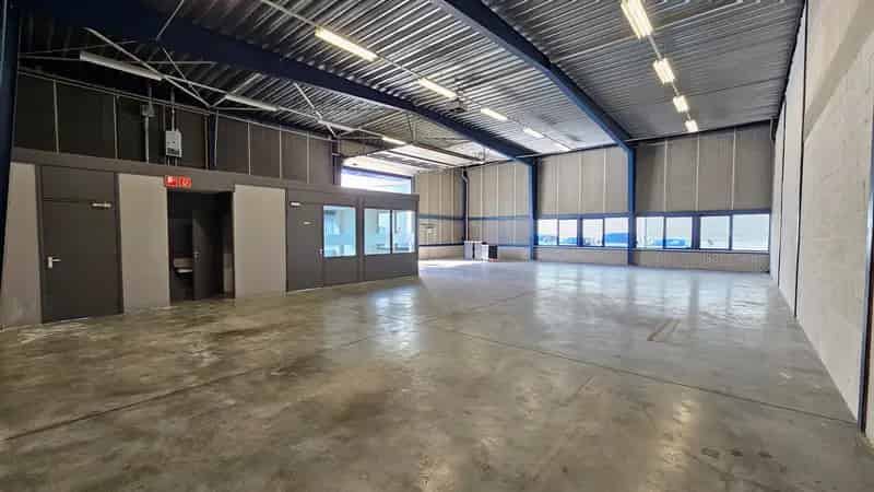 Bedrijfsunit Rosmalen 250m² Kantoor 50m²