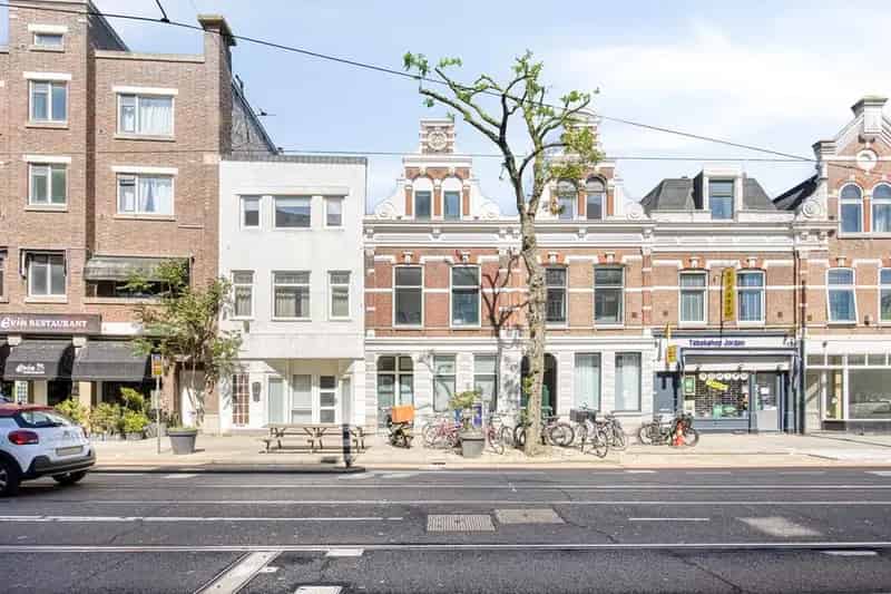 Ruim gerenoveerd dubbel bovenhuis Bergweg 3 slaapkamers 2 terrassen
