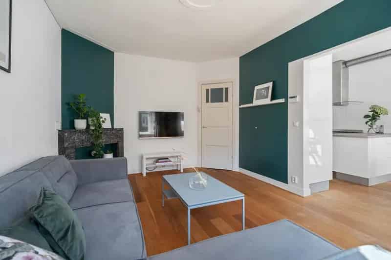 2-kamer appartement Amsterdam-Zuid  Balkon Eigen Grond