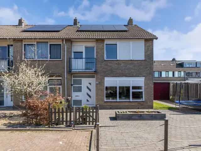 Hoekwoning Lemstervaart 5 slaapkamers  zonnepanelen garage