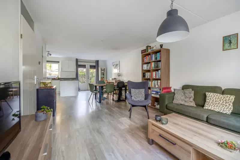 Ruime 2-onder-1-kapwoning Venlo 4 slaapkamers 15 zonnepanelen