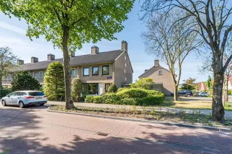 Ruime Eindwoning Alkmaar Hoefplan Garage Tuin 4 slaapkamers