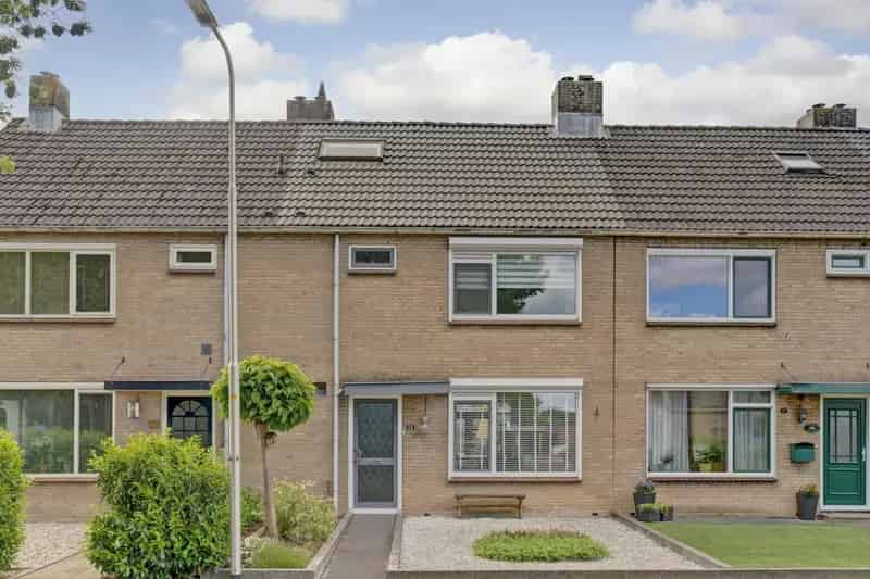 Huis te koop Elst 4 slaapkamers ruime tuin duurzaam