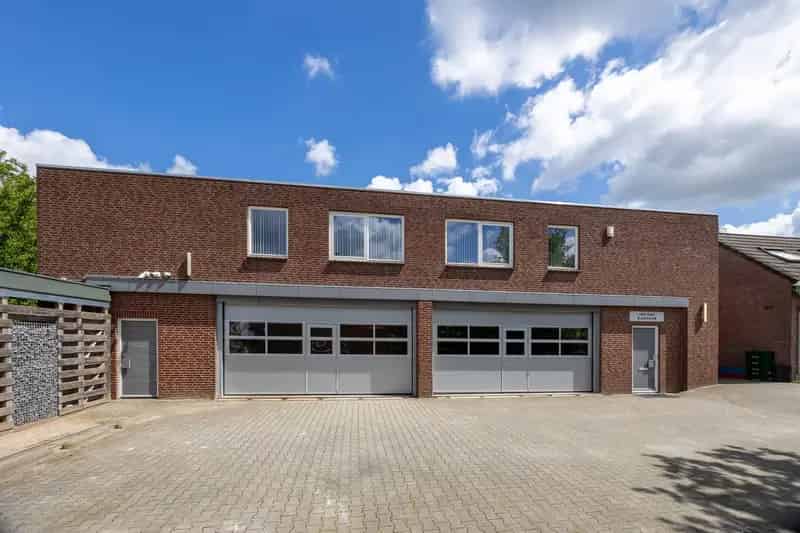 Bedrijfshal te Huur Plasmolen 382m2 Werkplaats Opslag Kantoor