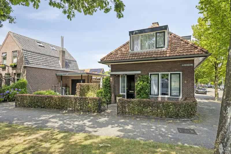 Vrijstaande woning met karakter, garage en kantoor