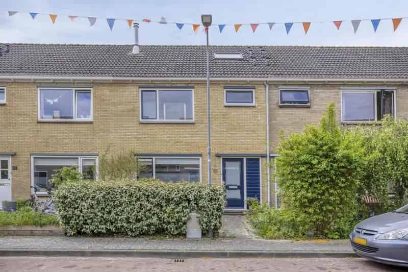 Tussenwoning Vrouwenpolder 3 slaapkamers moderne badkamer