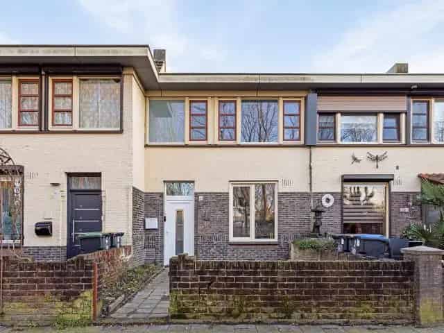 Starterswoning Tilburg: Moderne Keuken, Nieuwe Badkamer, 3 slaapkamers