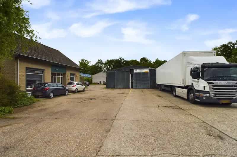 Bedrijfshal Terneuzen te koop: 2 Loodsen 690m² + Bedrijfswoning