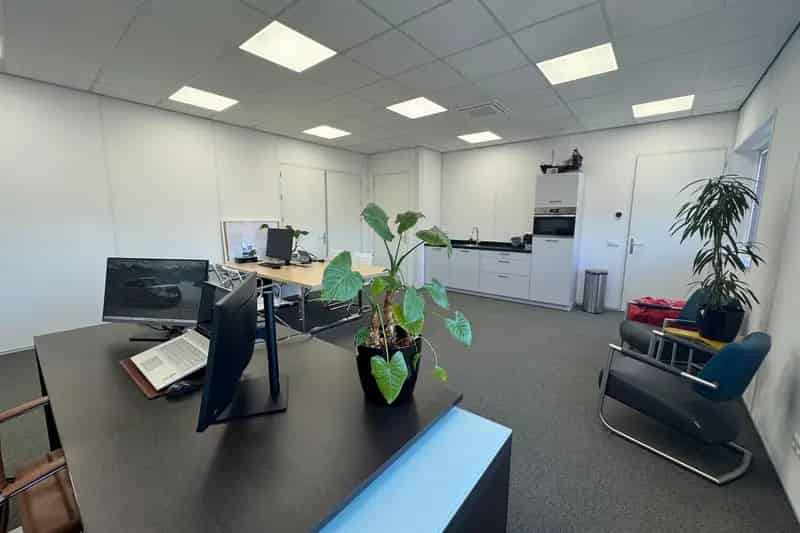 Bedrijfshal Almere te koop 200m2 Sallandsekant