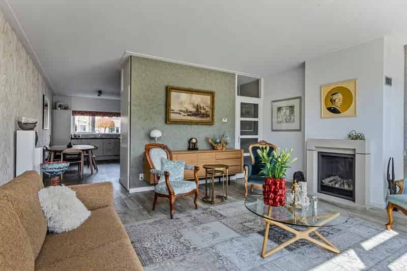 Royale 2-onder-1-kapwoning te koop in Soest