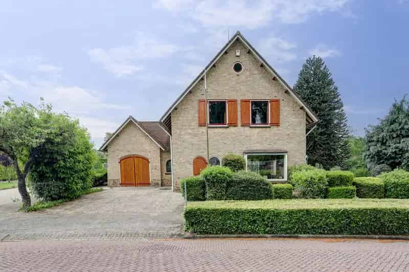 Vrijstaande woning Raamsdonksveer 4 slaapkamers grote garage