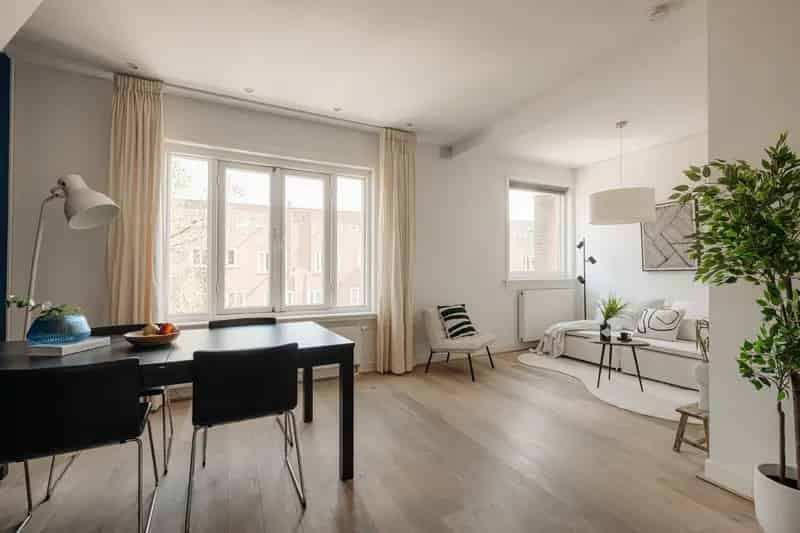 Amsterdam Hoofddorppleinbuurt: Licht 4-kamer appartement 71m2