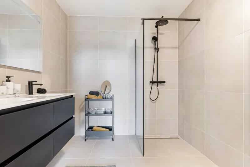 Gemoderniseerde Tussenwoning 4 slaapkamers Almere Buiten