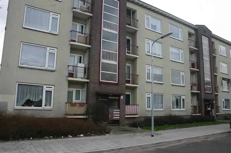 Ruime woning nabij tramhalte en winkelcentrum
