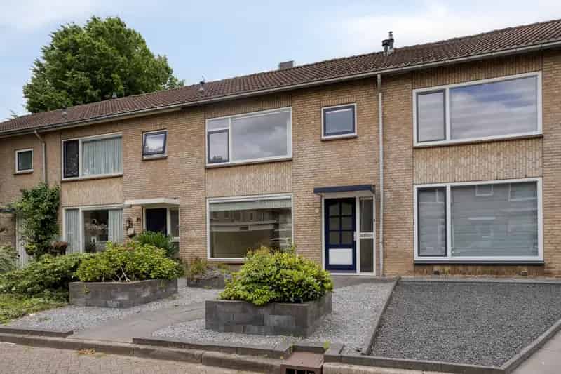 Een gezinswoning in Epe met 3 slaapkamers en tuin