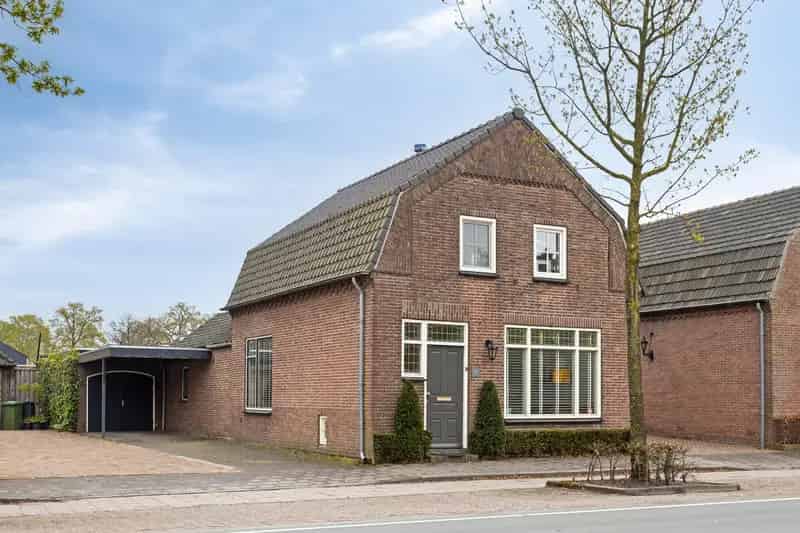Huis te koop Beek en Donk: Karakteristieke woning met 4 slaapkamers en tuin