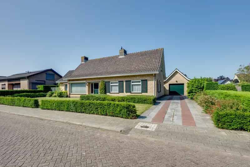 Vrijstaande Semi-Bungalow Sprundel 6 Slaapkamers Ruime Garage