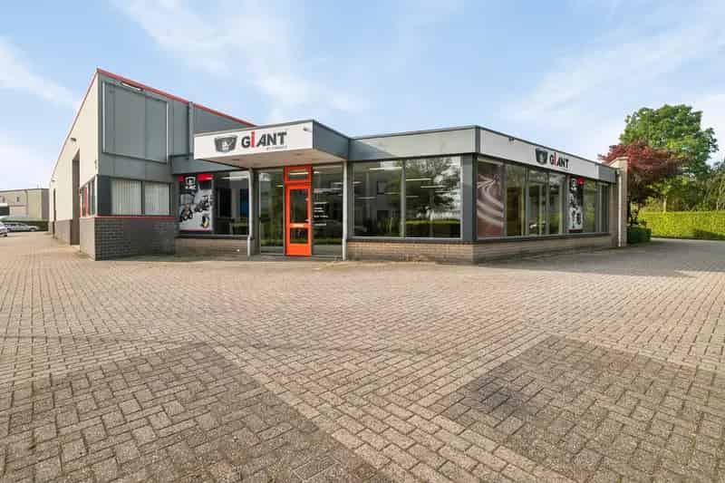 Bedrijfshal te huur Zwolle 3080m²