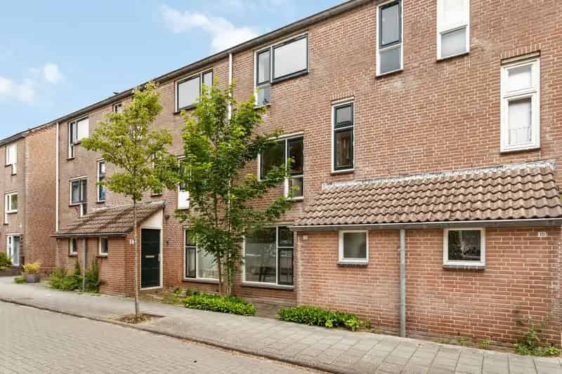 Huis te koop Hilversumpad Almere 4 slaapkamers zonnige tuin