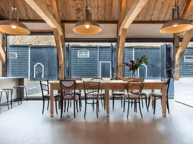 Vrijstaand Koetshuis Middelharnis: Unieke Woning in de Polder