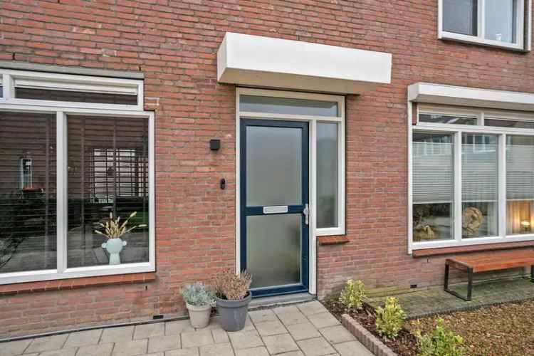 Moderne 4 Slaapkamers Huis in Dinteloord Instapklaar