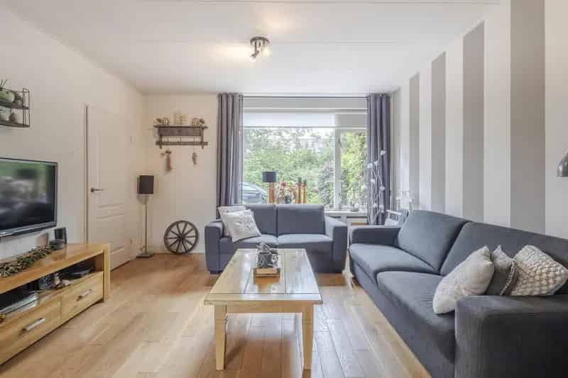 Ruime 5 Slaapkamer Tussenwoning Hardinxveld-Giessendam