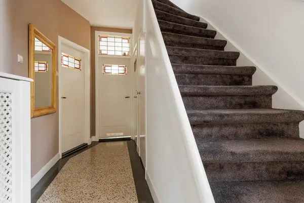 Jaren 30 woning Voorburg 6 slaapkamers grote tuin