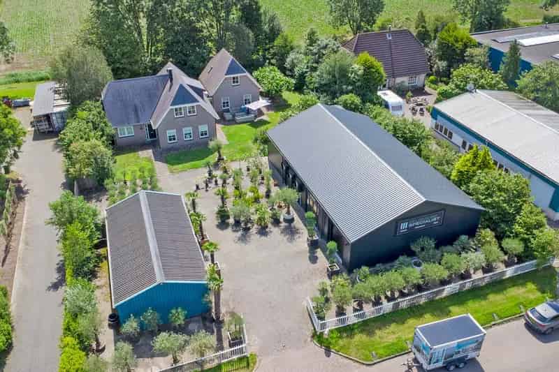 Bedrijfshal en woning te koop Sleeuwijk