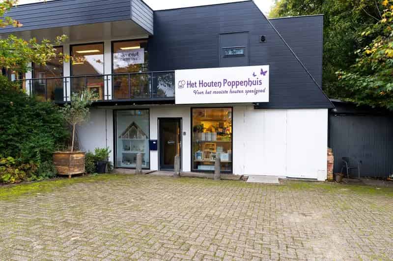 Winkelpand te Huur Dussen 252m² Goede Parkeergelegenheid