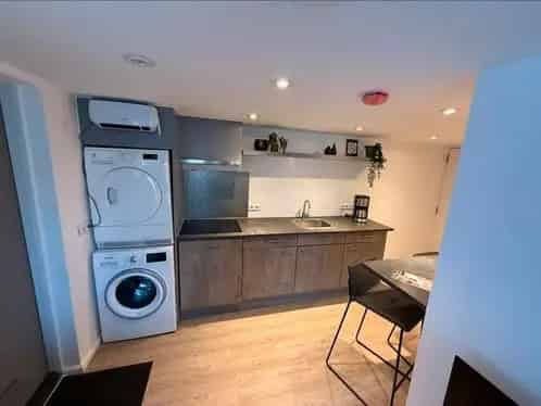 Kantoor Praktijkruimte met Appartement te Kaatsheuvel