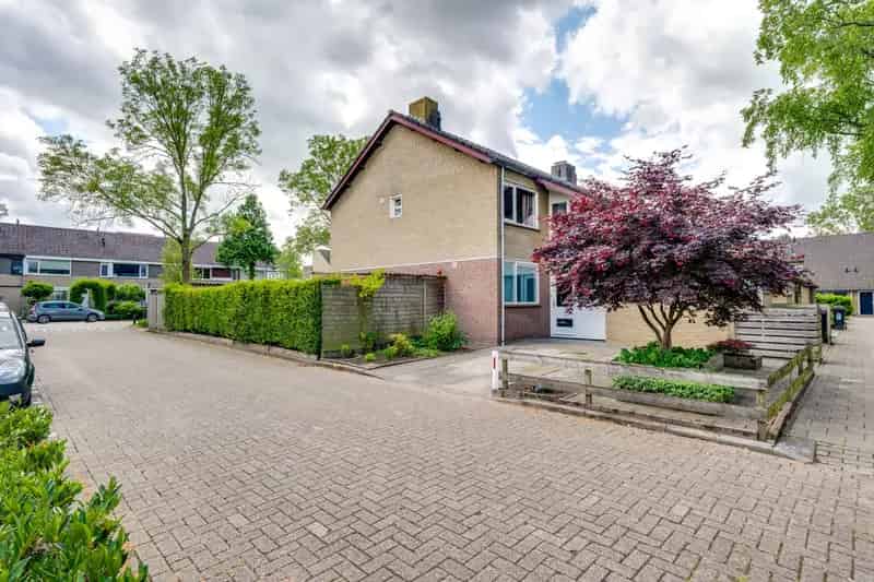 Huis te koop Etten Leur 4 slaapkamers tuin oprit