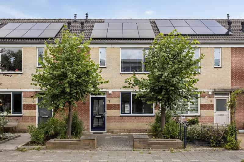 Gezinswoning Barendrecht: 3 slaapkamers, moderne keuken, zonnige tuin