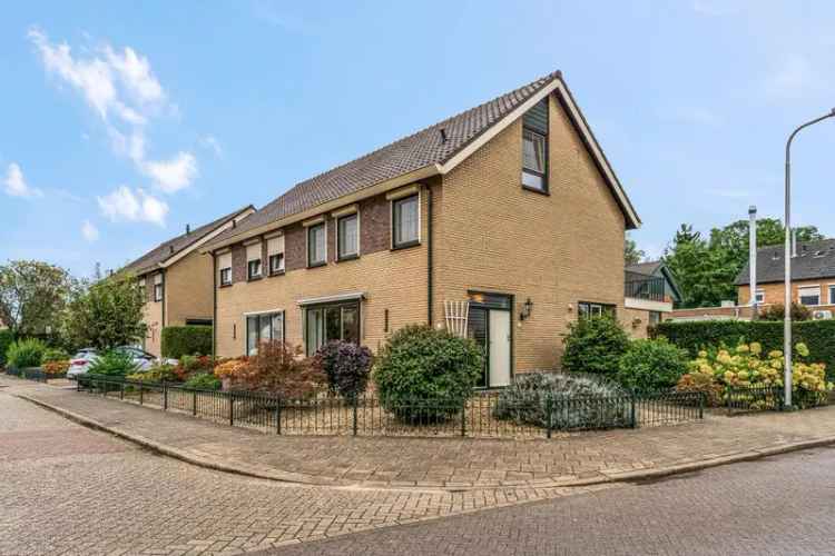 Ruime 4 Slaapkamers 2 Onder 1 Kapwoning Doornenburg