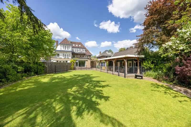 Villa Durate te koop: 6 kamers, 2 terrassen, Utrecht