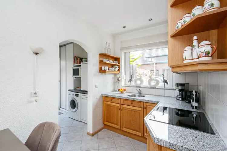 Tegelen 2-onder-1-kapwoning met garage en tuin