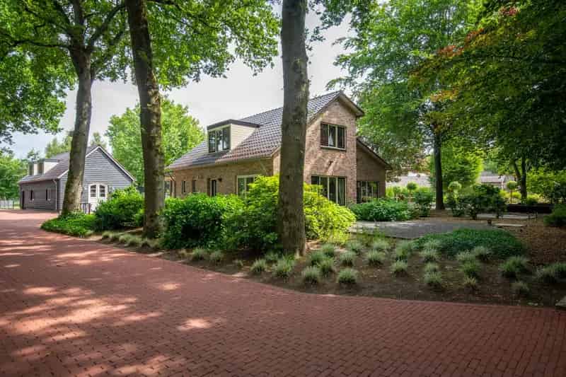 Luxe Villa 305m² Ruim Perceel 2900m² Souterrain Kantoor Aan Huis 5 Slaapkamers Bijgebouw