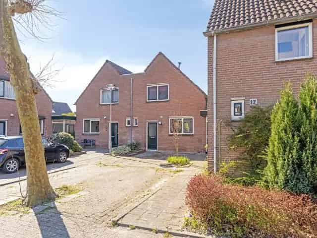 Geschakelde woning te koop Enkhuizen: 3 slaapkamers, riante tuin