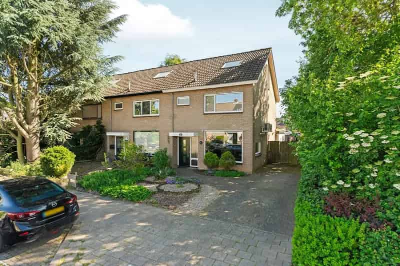 Moderne Hoekwoning Zevenaar 4 Slaapkamers Serre Tuin Zonnepanelen