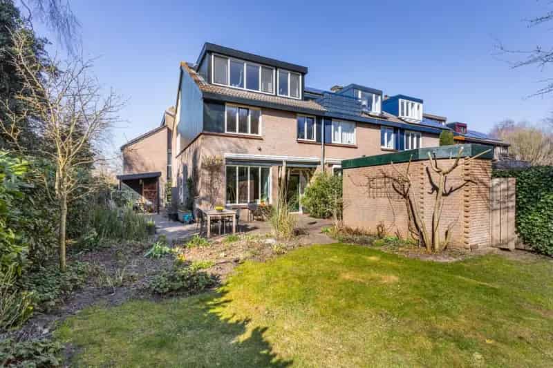 Ruime Hoekwoning Haarlem Molenwijk 4 slaapkamers Grote Tuin
