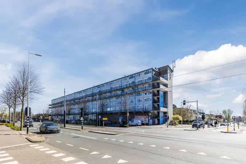 Amsterdam Nieuw-West: Ruim 4-kamerappartement met balkon